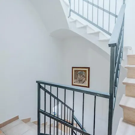Monart Historic - Art Rooftop & Sunsets Apartman