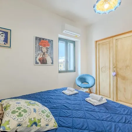 Monart Historic - Art Rooftop & Sunsets Apartman